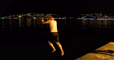 İstanbul'da sıcaktan bunalanlar gece denize girdi