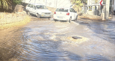 Muğla'da bilindik manzara: Bodrum'da ana su isale hattı patladı, tonlarca su aktı