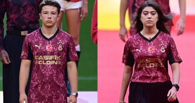 Galatasaray'da yeni sezon formalarını tanıtıldı