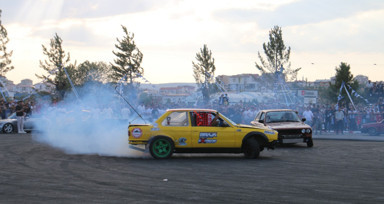 Sivas'ta belediye eliyle drift pisti açıldı: Belki gençler arasından yeni bir motor tasarımcısı çıkacak