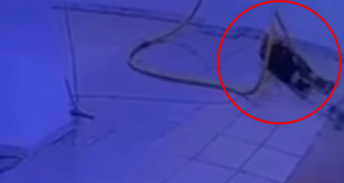 Su tahliyesi sırasında akıma kapılan kapıcının ölüm anı kamerada