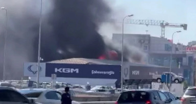 Pendik'te korku dolu anlar! Sıfır araç bayisinde yangın: Çok sayıda ekip sevk edildi