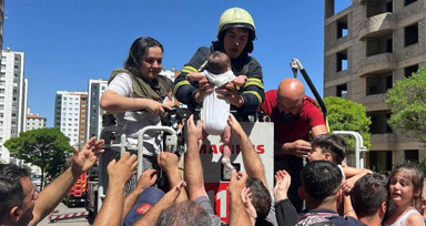 Kayseri'de 14 katlı bir binada yangın çıktı, ekiplerin müdahalesi sürüyor!