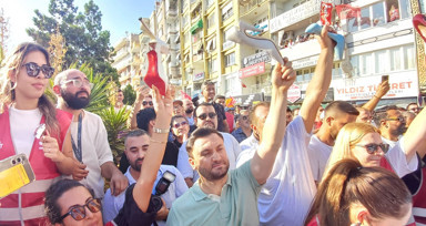 Aydın'da 'topuklu' eylem: AK Parti'ye geçen Özlem Çerçioğlu'nu protesto ettiler