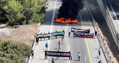 Yüzbinlerce İsrailli hükümeti protesto için sokaklarda