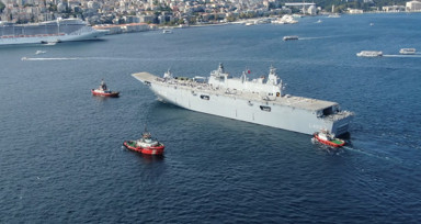 Çanakkale'den yola çıkan TCG Anadolu, İstanbul'a ulaştı