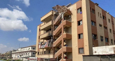 İsrail'in Gazze'deki Nasır Hastanesi'ni vurdu