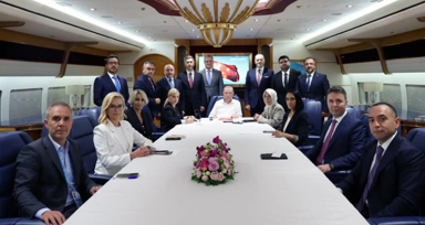 Cumhurbaşkanı Erdoğan Çin dönüşü uçakta gazetecilerin sorularını yanıtladı