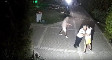 Oğluyla kavga eden çocuğu darp etti; o anlar kamerada