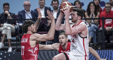 A Milli Erkek Basketbol Takımımız Polonya'yı 91-77 yenerek yarı finale yükseldi