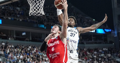 Türkiye, Yunanistan'ı 94-68 yendi! 12 Dev Adam 24 yıl sonra finalde