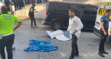 Esenyurt'ta servis minibüsünün çarptığı anne yaralandı, bebeği hayatını kaybetti