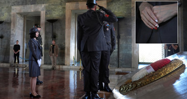 Japonya Altes Prensesi Akiko Mikasa'nin Anıtkabir ziyaretinde dikkat çeken detay