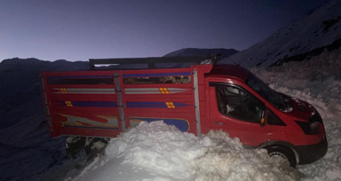 Rize'de sel felaketinin ardından çığ! Mahsur kalan 15 kişi kurtarıldı
