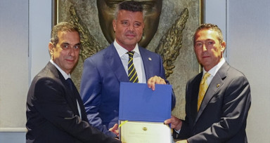 Fenerbahçe Başkanı Sadettin Saran ve yönetim kurulu üyeleri mazbatalarını aldı
