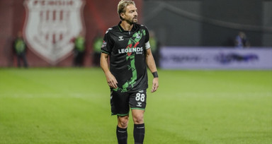 Caner Erkin’den şoke eden hareket! Takım arkadaşına tokat attı, kırmızı kartla oyundan atıldı