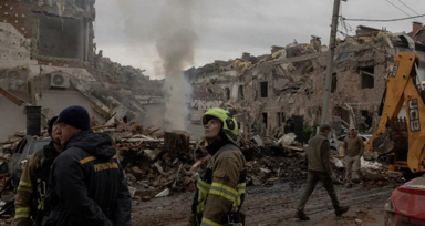 Kiev'e bombalar yağdı: 12 saatlik saldırı şehri harap etti