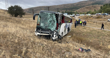 Sivas'ta otobüs kazası: 3'ü ağır 18 yaralı