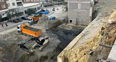 Ankara’da inşaat kazısında toprak kaydı, yanındaki 17 katlı bina tahliye edildi