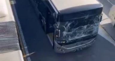 Küçükçekmece'de metrobüs kazası! Yaralı var