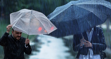 İstanbul'da şiddetli yağış bekleniyor: Saat verildi, sele ve doluya dikkat!