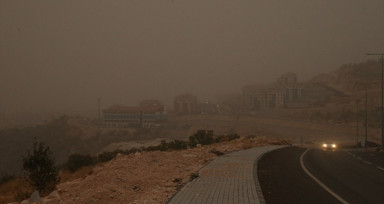 Toz bulutu Şanlıurfa semalarını kapladı