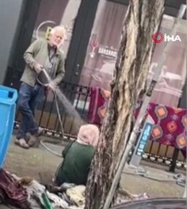 Hollywood'da medeniyet gösterisi yapmasını biliyorsunuz ama! - Resim: 1