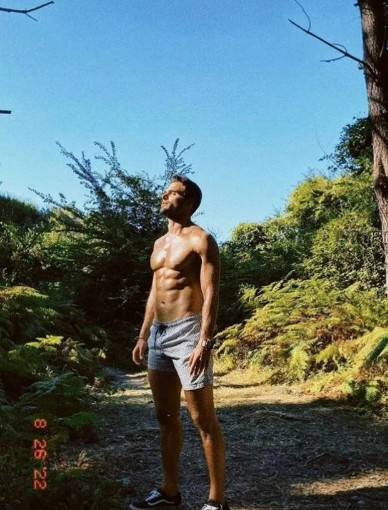 Özel hayatıyla sık sık gündeme gelen güzel şarkıcı İrem Derici'nin gizli aşkı ortaya çıktı! Survivor yıldızı sevgilisi... - Resim: 9