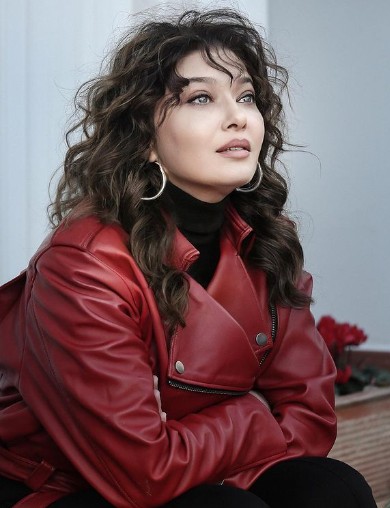 Nurgül Yeşilçay'dan şaşırtan saç sırrı! Bakın saçlarını nasıl düzleştiriyor! - Resim: 4