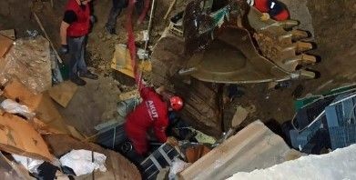 Giresun'da fabrikada göçük! Toprak altında kalan işçi için çalışmalar devam ediyor - Resim: 5