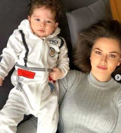 Burak Özçivit Fahriye Evcen'i hediyeye boğmaya devam ediyor! 2. bebek hediyesi tam 10 milyon! Bakın Karan'ın kardeşi minik Kerem kime benziyor - Resim: 13
