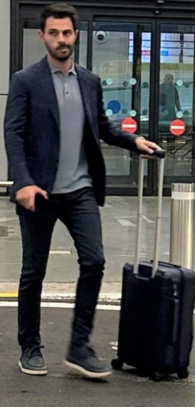 Hakan Sabancı sevgilisi Hande Erçel ile gittiği tatilden tek döndü! Ayrıldılar mı? - Resim: 11