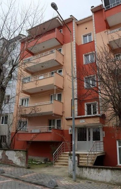 Edirne'de korkunç olay! Genç kadın balkondan taksicinin üzerine düştü - Resim: 2