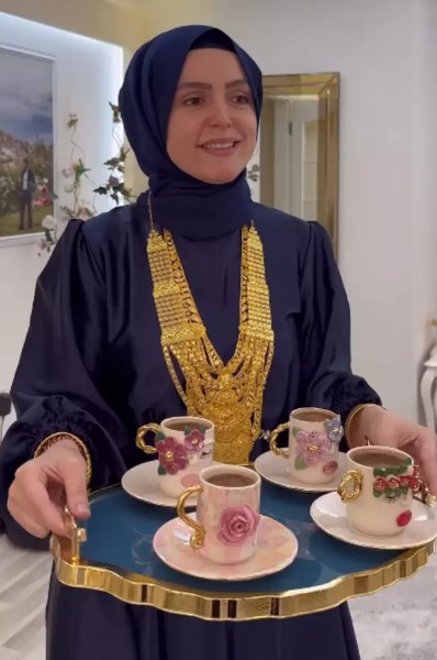 Dilan Polat'ın yakın arkadaşı Nevra Bilem de ifadeye çağırıldı! Reklamlar üzerinden dolandırıcılık suçlamaları şoke etti... - Resim: 3