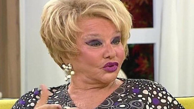 İlişki uzmanı Selin Karacehennem canlı yayında gay koca sorusu karşısında şaştı kaldı! Kandırılmış oluyorum, ne yapmalıyım?