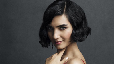 Tuba Büyüküstün ikiz kızlarıyla bir süre Paris'te yaşayacağını açıkladı