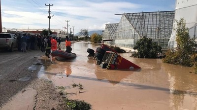 Şiddetli yağış nedeniyle Antalya'da okullar tatil edildi