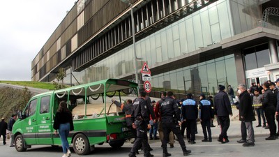 Şişli Belediyesi binasının çatısından düşen 18 yaşındaki Emine Sağlam hayatını kaybetti
