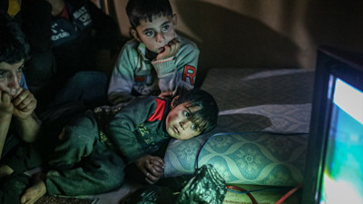 Futbol borsada değil arsada güzel! İdlib'de çadırların içinde çocuklar Arjantin-Fransa maçını böyle izledi