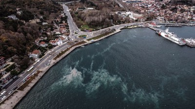 Fırtına ile Sarıyer sahillerinde oluşan görüntü herkesi korkuttu! Yeni bir müsilaj dalgası mı geliyor?