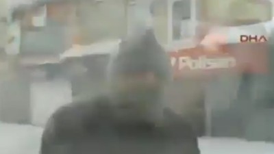 Sosyal medyada fenomen olan o video: Hava soğuk mu? Yoo sıcak
