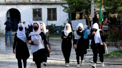 Taliban, üniversitelerde kız öğrencilere yönelik engellemeyi savundu: Örtünme kurallarına uyulmadı, karma eğitime devam edildi