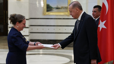 Türkiye-İsrail ilişkilerinde normalleşme yolunda ilk resmi adım! İsrail Büyükelçisi Irit Lillian Cumhurbaşkanı Erdoğan'a güven mektubunu sundu: Türkçe selam...