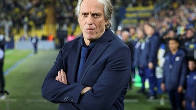 Fenerbahçe Samet Akaydın'a imza attırıyor