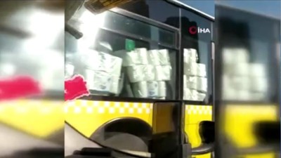 İETT otobüsünde kağıt havlu taşınması görenleri şaşırttı