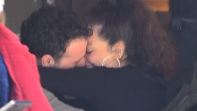 Azra Akın ile Atakan Koru aşka geldi