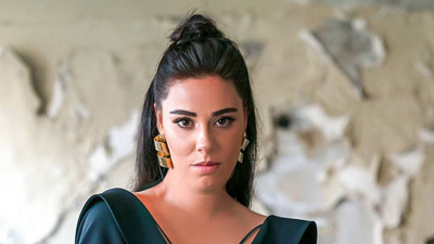 Baba mesleğini devam ettiren Ferdi Tayfur'un kızı Tuğçe Tayfur sahnelere veda etti! Sevenlerinin aklına tek soru geldi: Sahneyi bırakmasını nişanlısı mı istedi