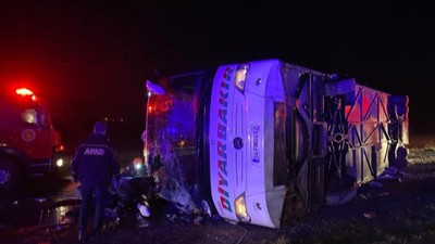 Diyarbakır’da yolcu otobüsü devrildi: 1’i bebek 5 ölü, 23 yaralı