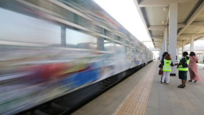 Nijerya'da silahlı kişiler tren istasyonundaki 32 kişiyi kaçırdı