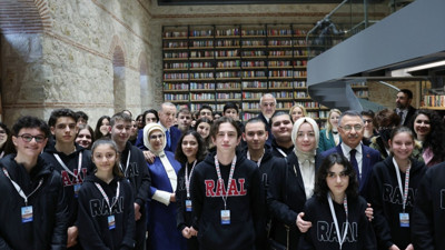 Cumhurbaşkanı Erdoğan, Rami Kütüphanesi'nin Açılış Törenine katıldı, kütüphane gezisi esnasında öğrencilerle çekilen fotoğraflar iç ısıttı